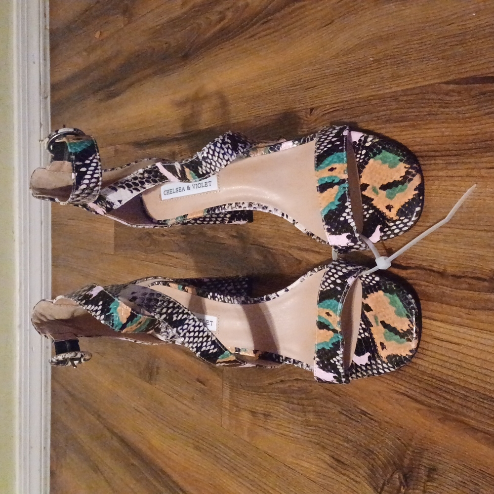 Chelsea &Violet snake print heels size 9.5